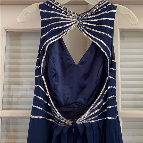 Minuet long formal dress - Picture 3 of 4